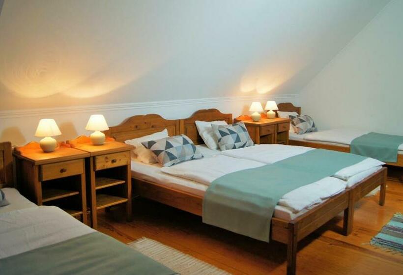 חדר סטנדרט לארבעה, Rácz Fogadó