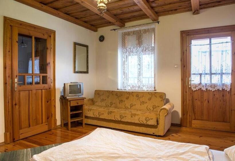 דירת חדר, Rácz Fogadó