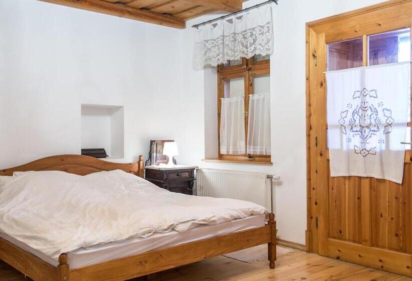 דירת חדר, Rácz Fogadó