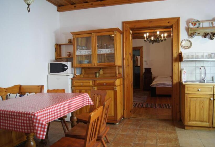 דירת שני חדרים, Rácz Fogadó