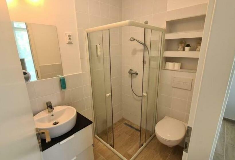 Family Suite, Xendala Panzió