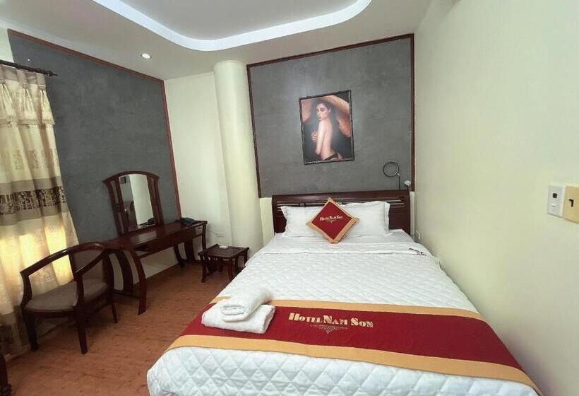 اتاق لوکس, Nam Sơn