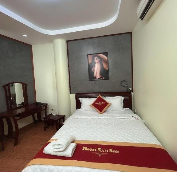 اتاق لوکس, Nam Sơn