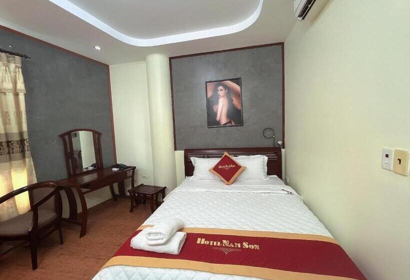اتاق لوکس, Nam Sơn