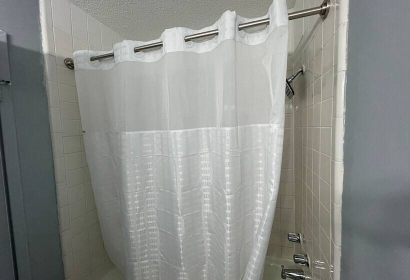 اتاق استاندارد با 2 تخت دوبل, Lamplighter Inn By Oyo Charlotte Airport Area