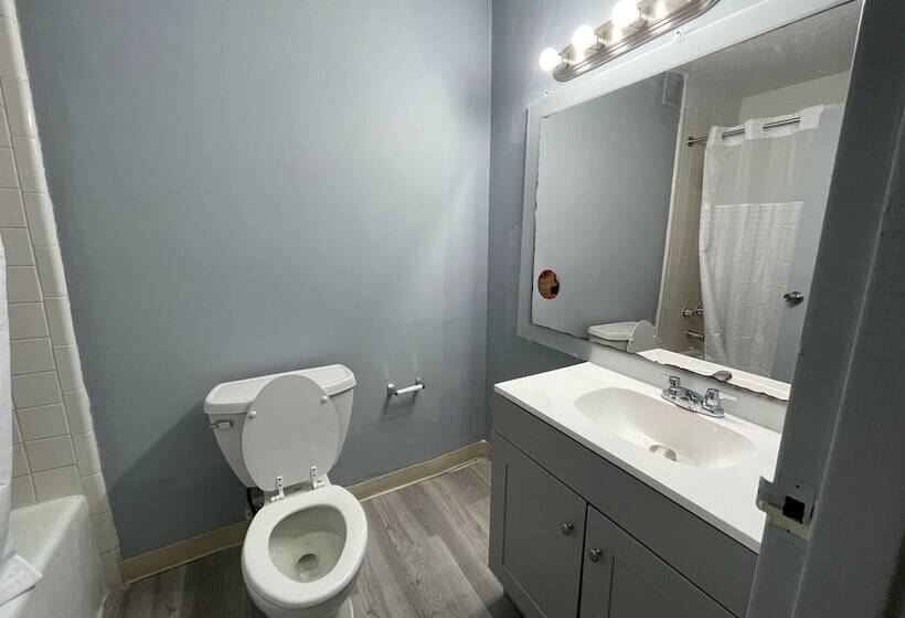 اتاق استاندارد با 2 تخت دوبل, Lamplighter Inn By Oyo Charlotte Airport Area