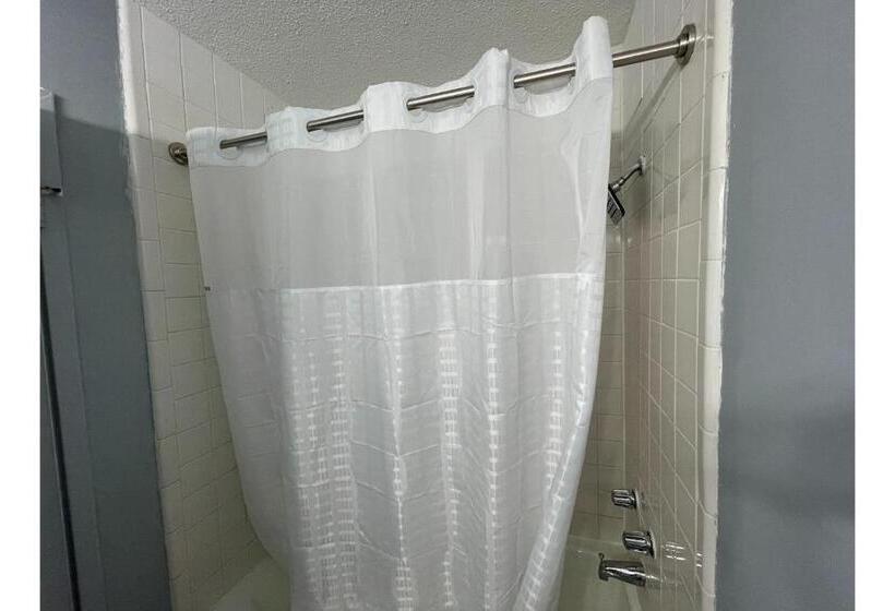 اتاق استاندارد با 2 تخت دوبل, Lamplighter Inn By Oyo Charlotte Airport Area