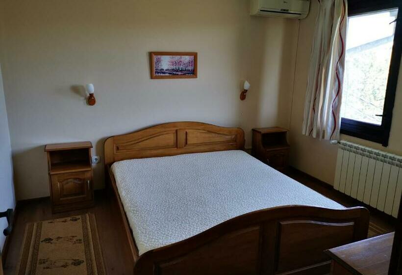 Quarto Estandar Vista Jardim, Family Hotel Arbanashka Sreshta