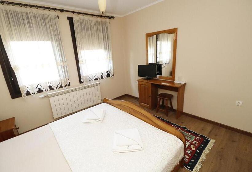 اتاق استاندارد با چشم‌انداز باغ, Family Hotel Arbanashka Sreshta
