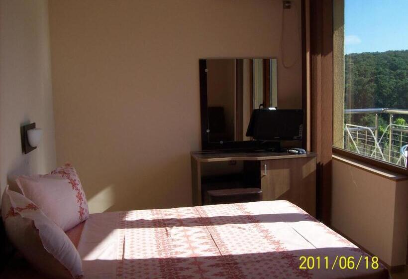 Номер Стандарт с Балконом, Family Hotel Saint George