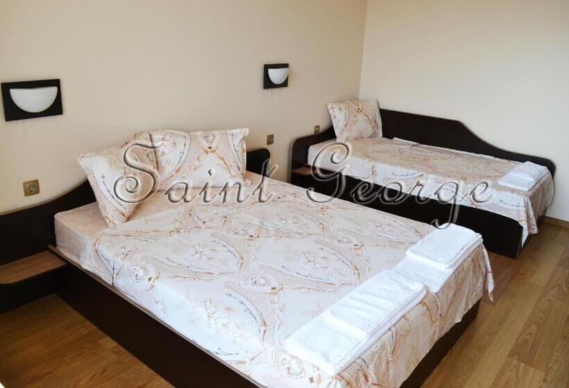 Трехместный Номер Стандарт с Балконом, Family Hotel Saint George