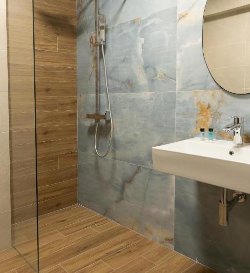 Quarto Estandar com Sacada, Ema
