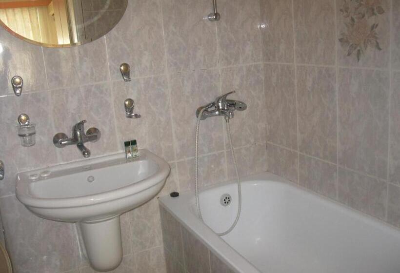 Quarto Economy, Peter