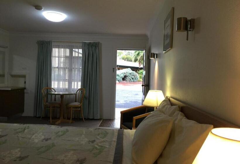 스탠다드 룸, Ten Dollar Town Motel