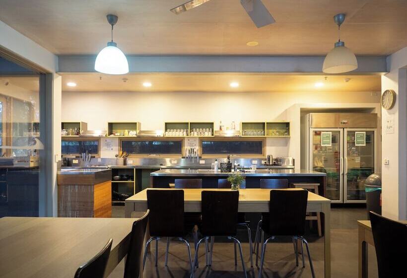 Кровать в Многоместном Номере с Общей Ванной, Yha Apollo Bay Eco