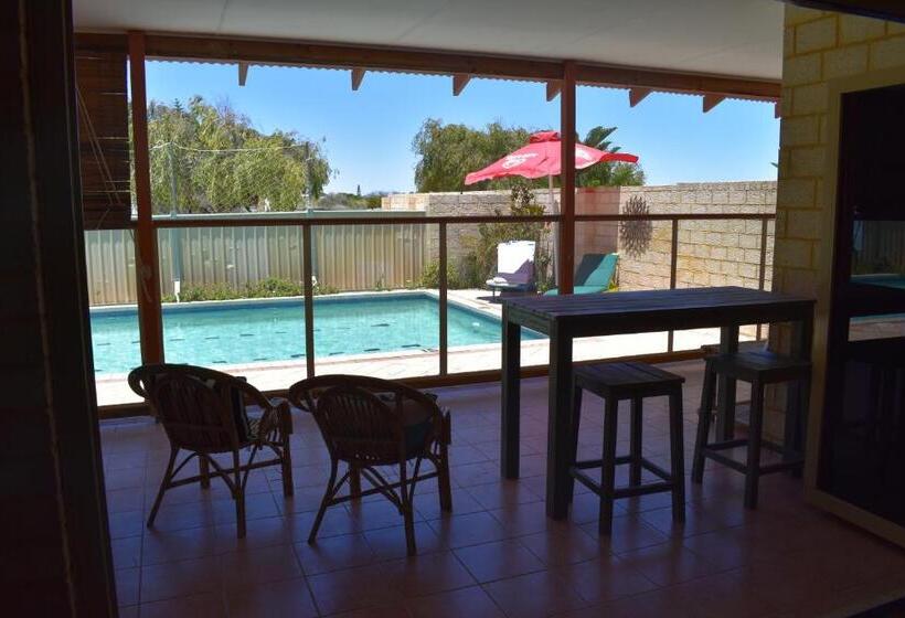 Студия Стандарт, Lancelin Lodge