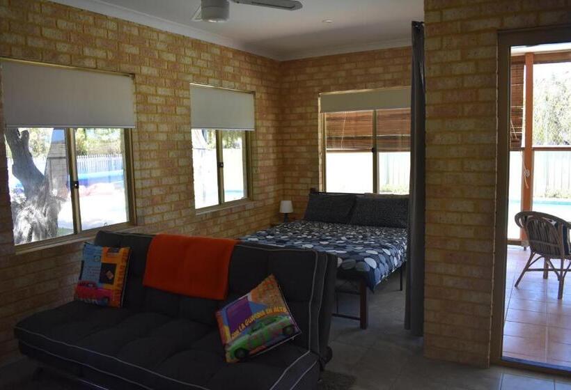 스탠다드 스튜디오, Lancelin Lodge