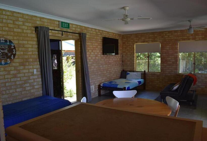 Студия Стандарт, Lancelin Lodge