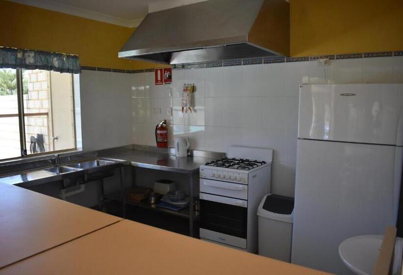 스탠다드 스튜디오, Lancelin Lodge