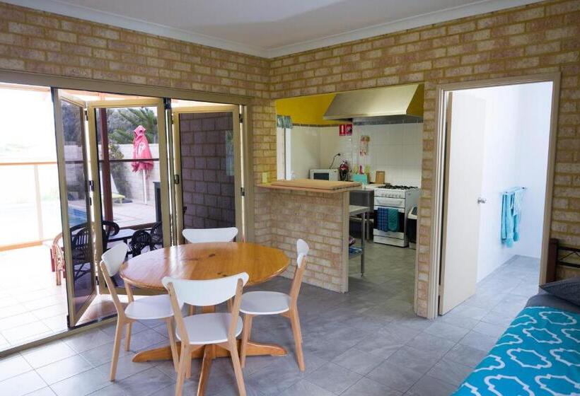 스탠다드 스튜디오, Lancelin Lodge