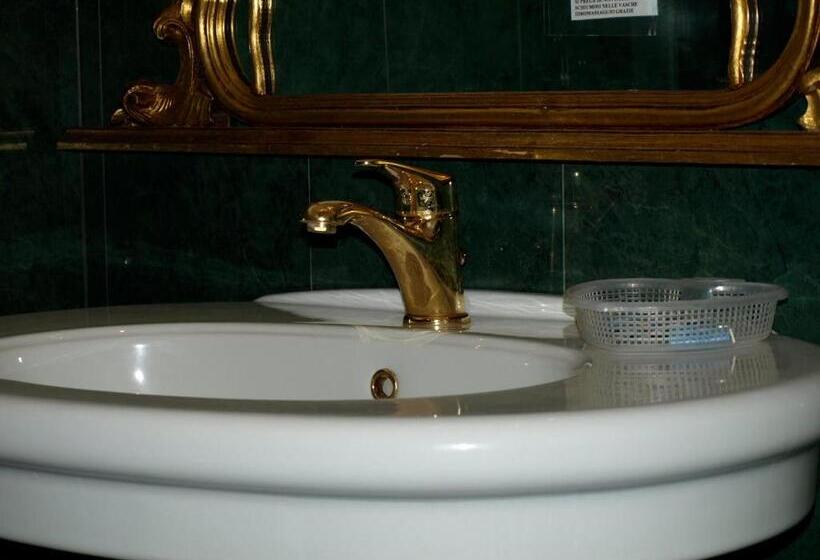バスタブ付きスーペリアールーム, Locanda Degli Sfizi