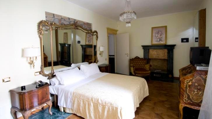 バスタブ付きスーペリアールーム, Locanda Degli Sfizi
