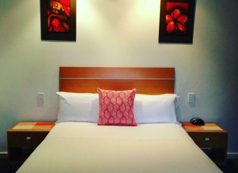 수피리어 룸, Burkes Hotel Motel