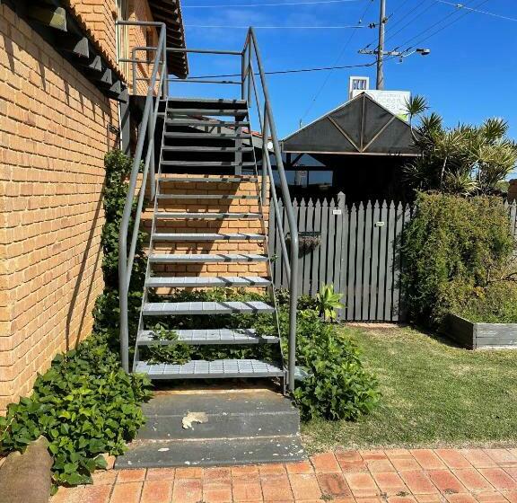 스탠다드 스튜디오, Geraldton S Ocean West Holiday Units & Short Stay Accommodation