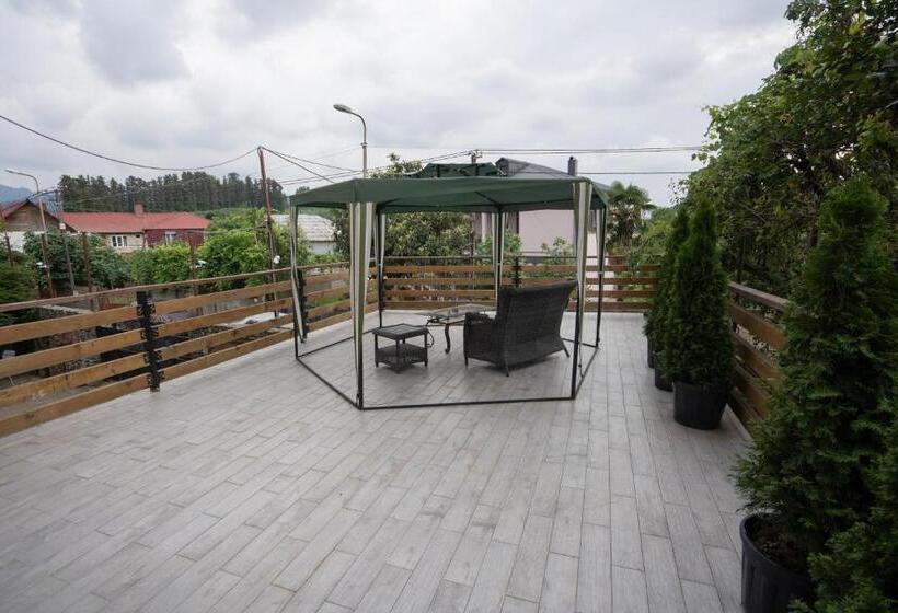 اتاق خانوادگی, Garden