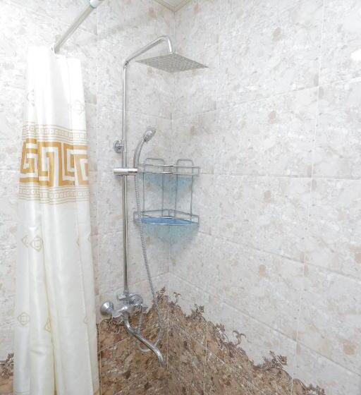 اتاق استاندارد سه نفره, Guest House Gumbaz Sts
