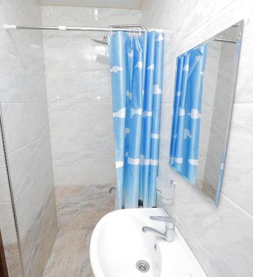 اتاق استاندارد سه نفره, Guest House Gumbaz Sts