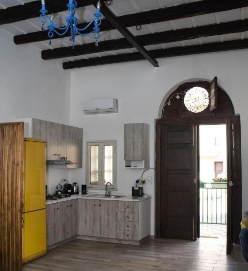 اتاق استاندارد سه نفره, La Casa Dell Emiro