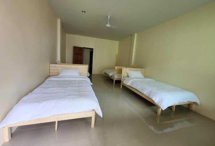 تختخواب در اتاق مشترک, Skypearl Guesthouse & Pub