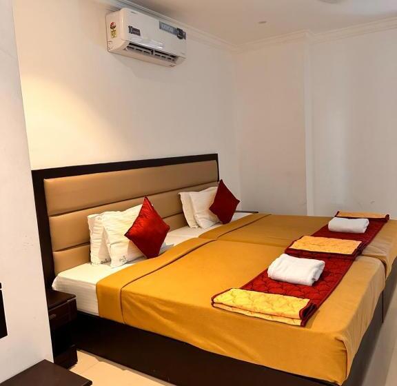 Четырехместный Номер Стандарт, Luxe Hotel Thekkady
