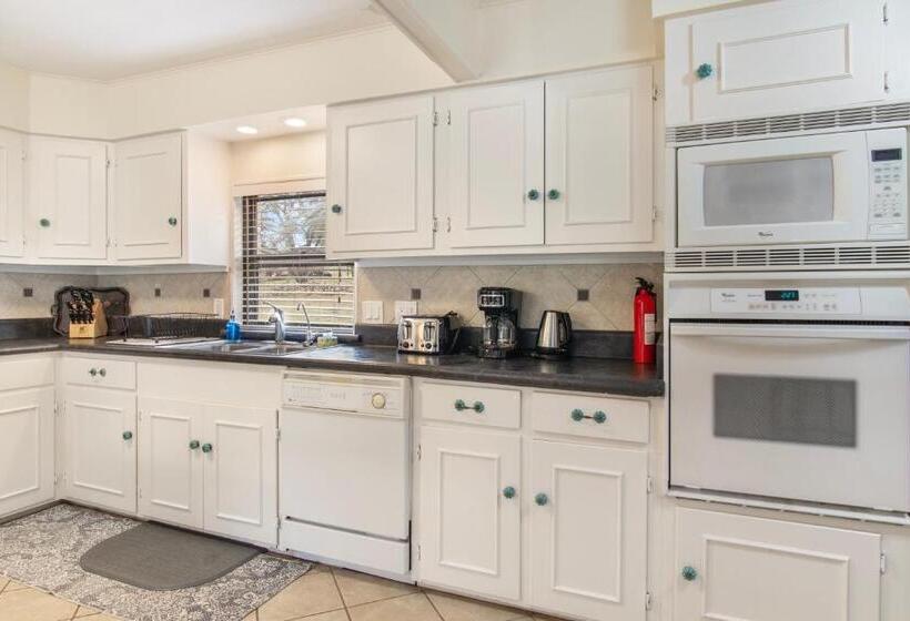 חדר סטנדרט, Indian Springs Lakehouse