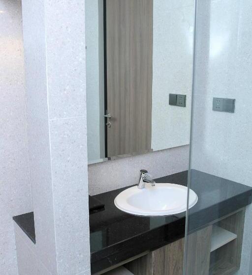 Номер Deluxe Кровать Кинг, Eno Front One Hotel Semarang