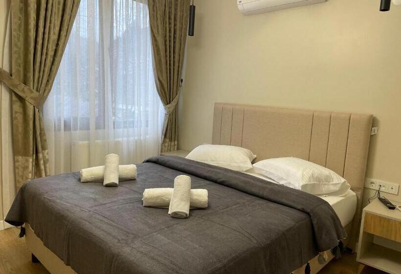 Номер Стандарт, Lazmaris Suit