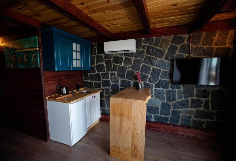 Номер Deluxe, Amazena