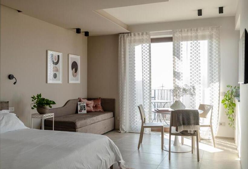 סטודיו דלוקס, Il Cortile Suites