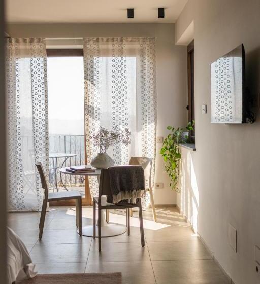 סטודיו דלוקס, Il Cortile Suites