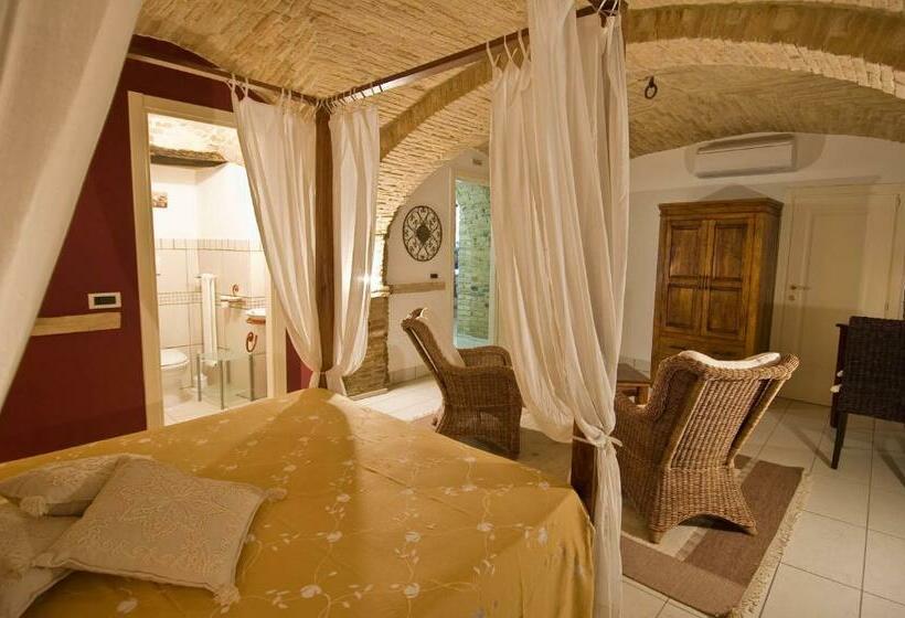 آپارتمان یک خوابه با دری مشترک که هال را جدا می کند., La Casa Del Palombaro