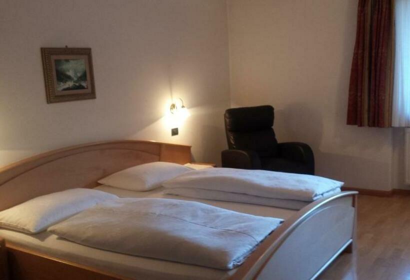 غرفة قياسية ثلاثية, Garnì Gardena   Appartments