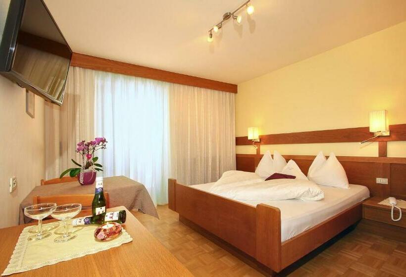 سوئیت خانوادگی اقتصادی, Garnì Savoy