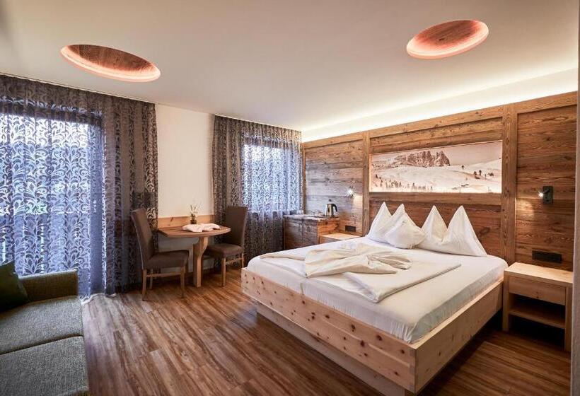 اتاق لوکس با بالکن, Garnì Savoy
