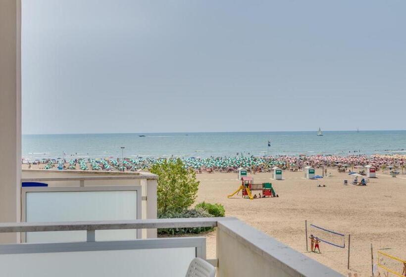Трехместный Номер Стандарт Боковой Вид на Море, Garni' Serena