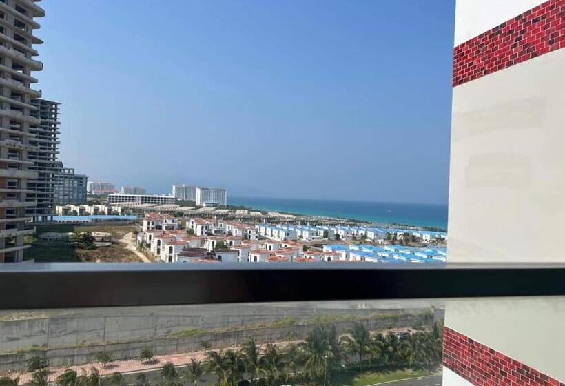 اتاق لوکس با چشم‌انداز دریا, The Oceanfront Apartment At Cam Ranh
