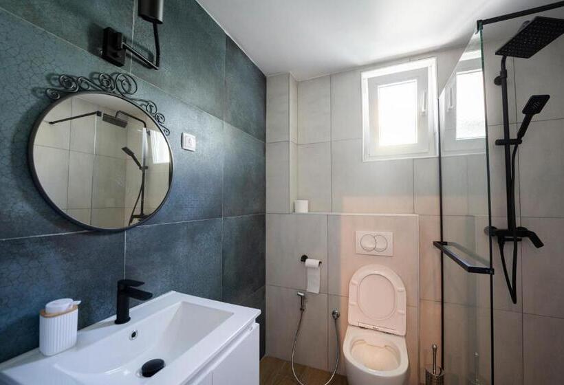 غرفة قياسية ثلاثية مطلة علي الحديقة, Cozy Nook B&b   Free Private Parking