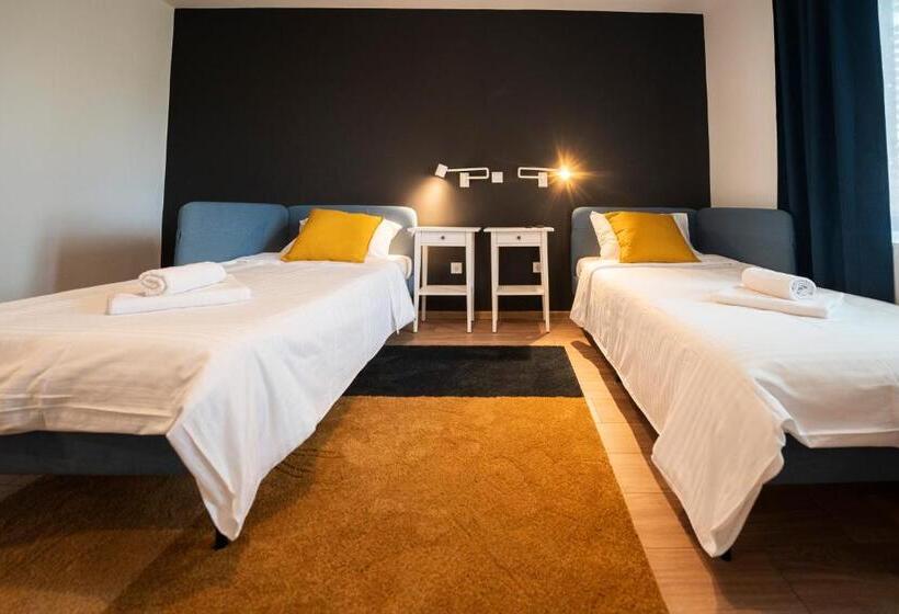 غرفة قياسية ثلاثية مطلة علي الحديقة, Cozy Nook B&b   Free Private Parking