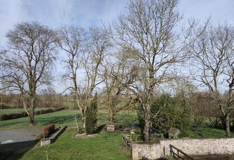 Номер Стандарт Вид на Сад, Le Cardoué, Gíte Au Cœur Du Bocage Vendéen