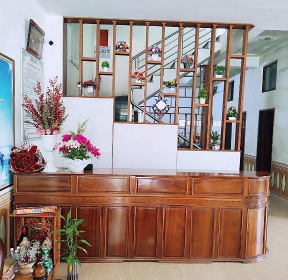 Family Room Side Sea View, View Nhat Le Beach